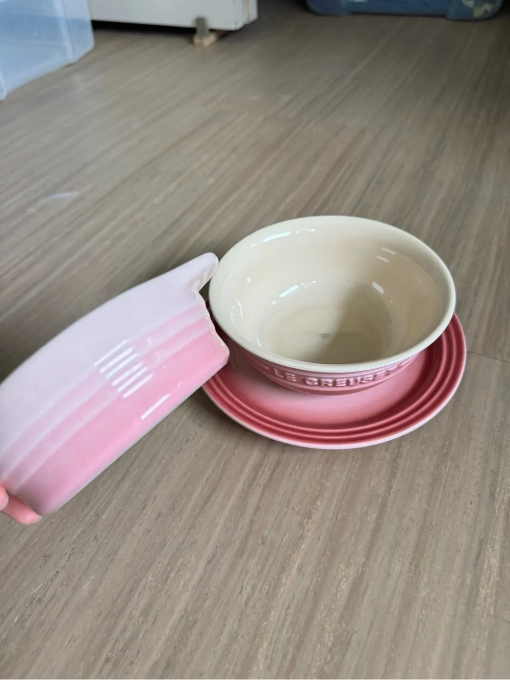 Le Creuset Pink and Cream Stoneware 3 Piece Bowls and Plate Set